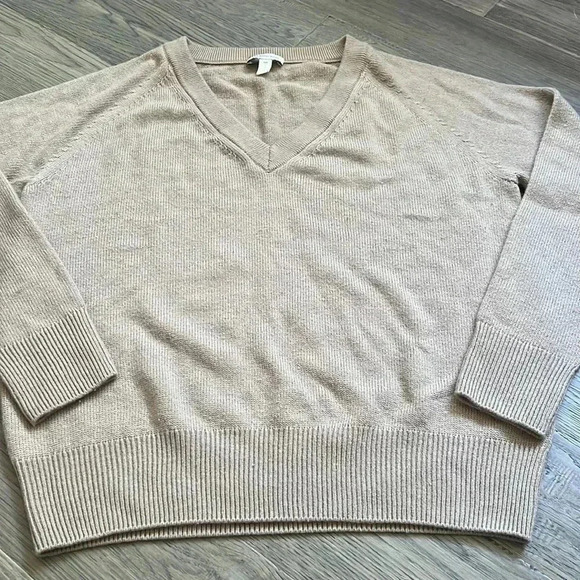 🔥woolen Bloom🔥 | V neck  lightweight long sleeve knit sweater - Picture 2 of 10